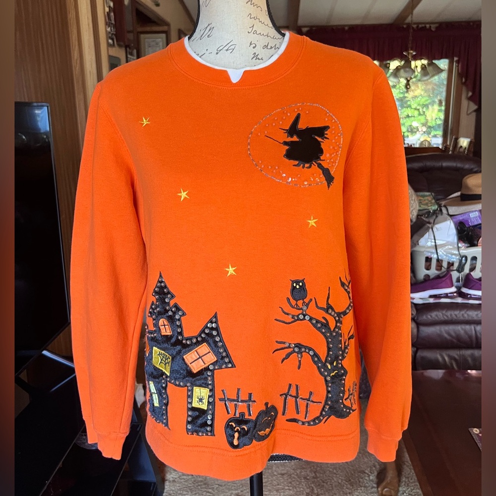 White Stag Ladies Orange Halloween 🎃 vintage embroidery sweatshirt top.